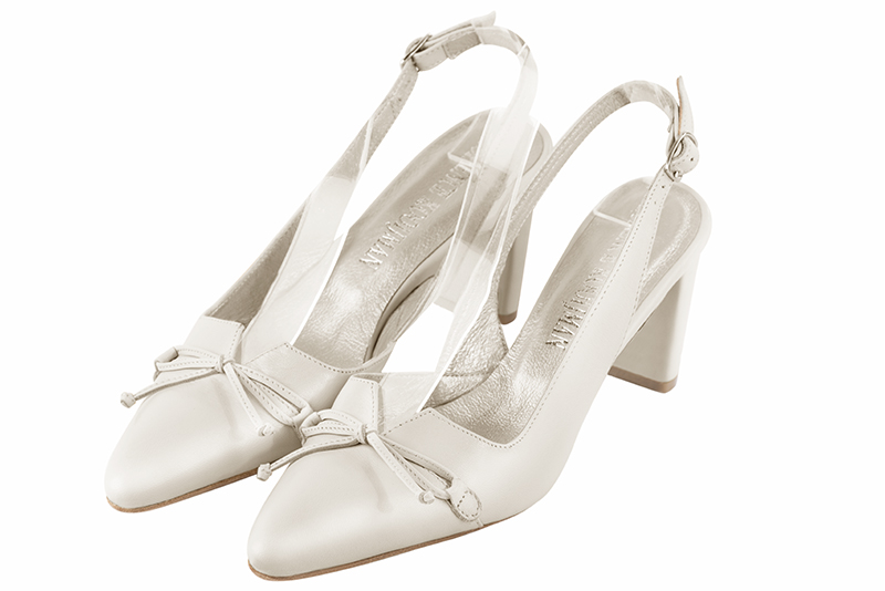 Off white women's open back shoes, with a knot. Tapered toe. Medium comma heels. Front view - Florence KOOIJMAN